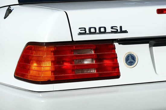 Mercedes 300SL Logo Photo