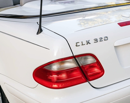 Mercedes CLK320 Logo Photo
